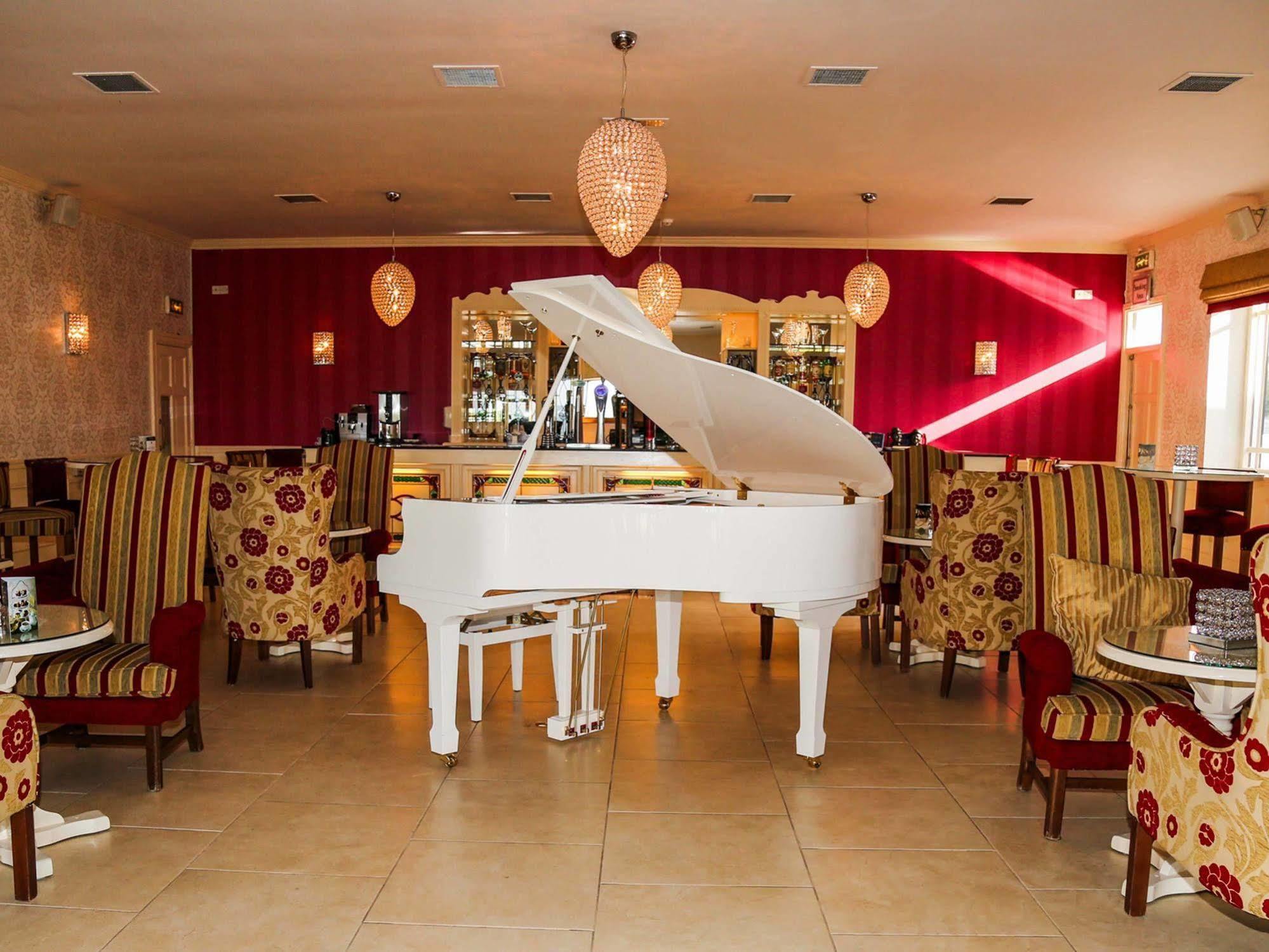 Mountnugent Crover House Hotel & Golf Club מראה חיצוני תמונה